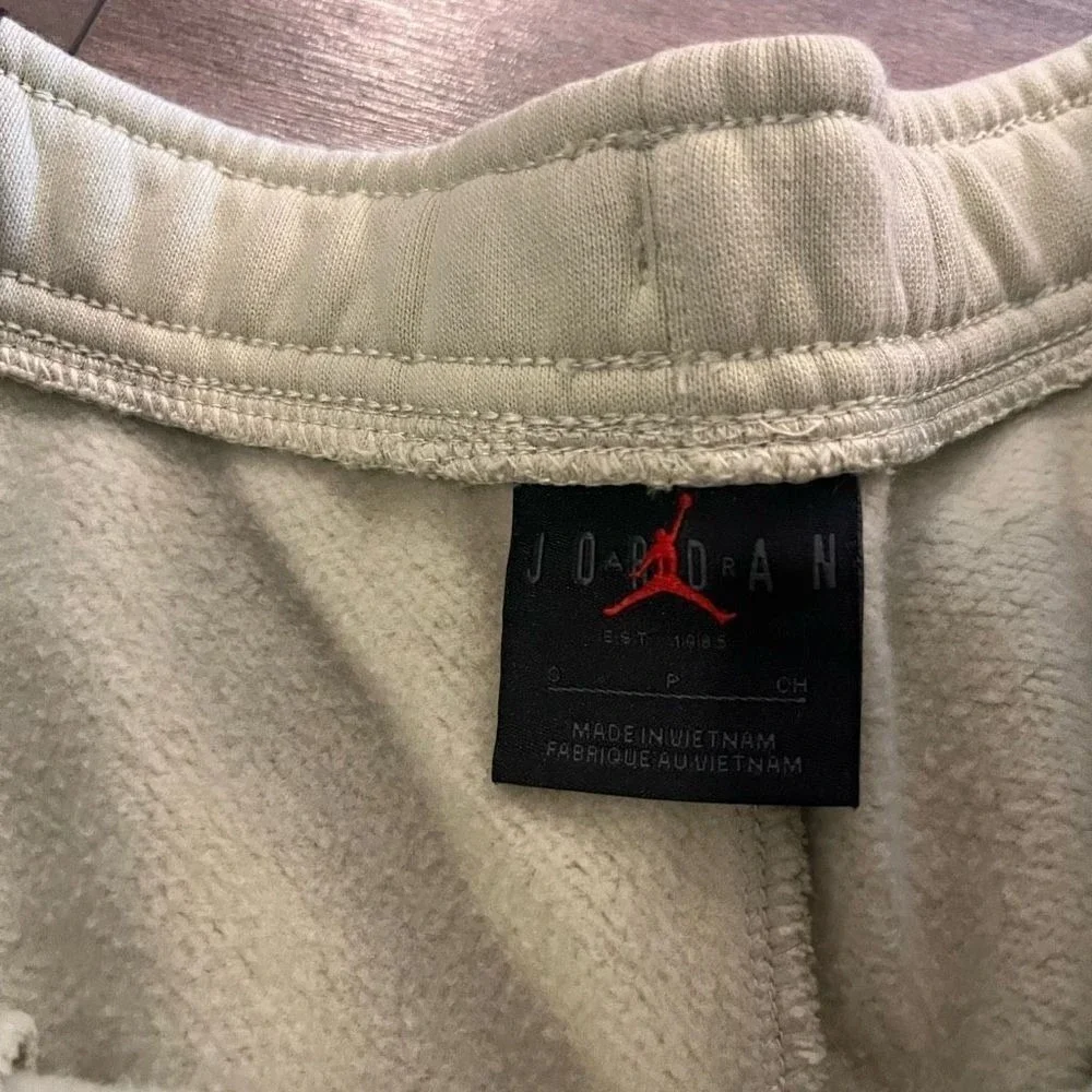 Air Jordan‎ Green Athletic Workout Shorts Men Small Bin L-22